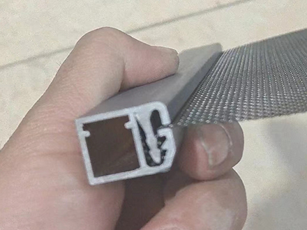 金鋼網(wǎng)紗窗